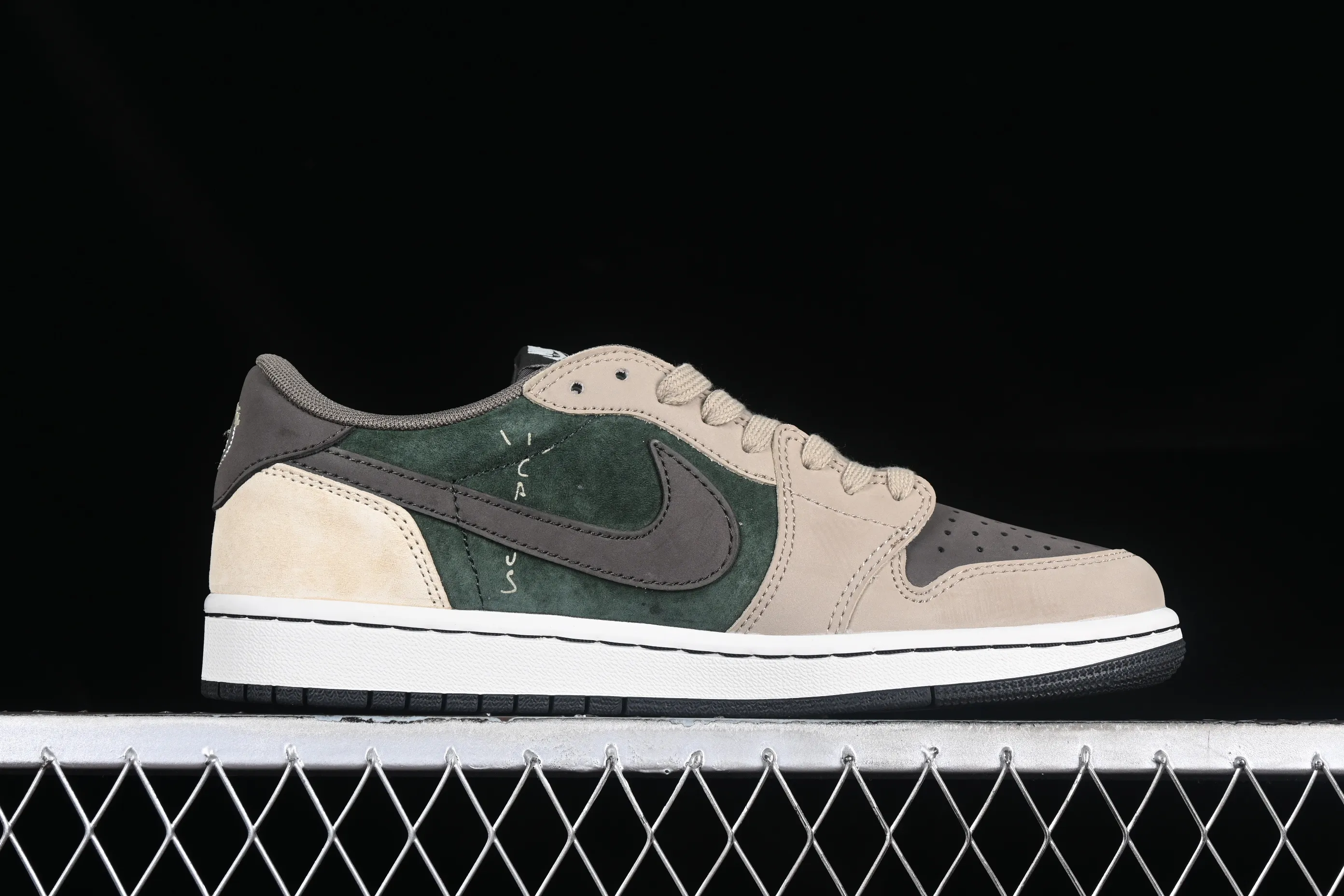 All Categories Air Jordan Jordan Series Basketball Shoes Air Jordan 1 Low Travis Scott x Air Jordan 1 Low OG AJ1 Joe 1 Reversed Overhook Joint Style Casual Sports Basketball Shoes DM7866-817